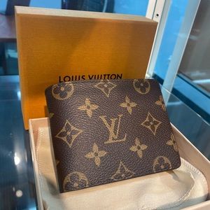 Louis Vuitton Bi-fold wallet